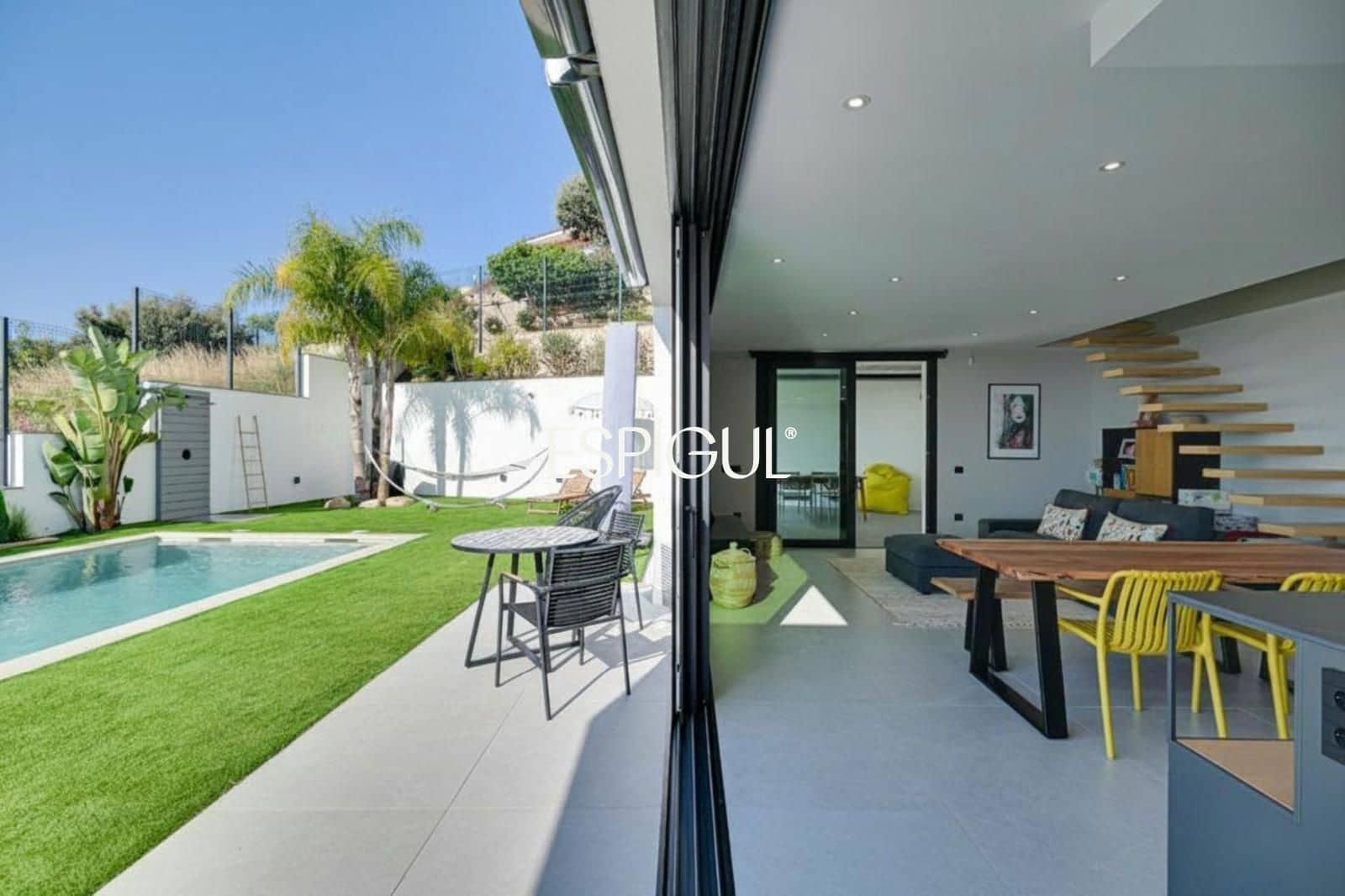 4 soverom Villa til salgs i Santa Susanna med svømmebasseng garasje - € 1 190 000 (Ref: 10016067)