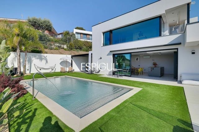 4 soverom Villa til salgs i Santa Susanna med svømmebasseng garasje - € 1 190 000 (Ref: 10016067)