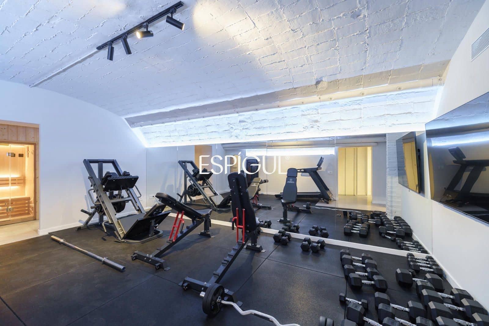 4 makuuhuone Omakotitalo myytävänä paikassa Calella mukana uima-altaan 
autotalli - 1 470 000 € (Ref: 10016068)