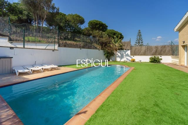 5 bedroom Villa for sale in Canet de Mar with pool garage - € 1,350,000 (Ref: 10016069)