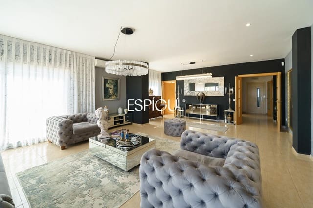 5 bedroom Villa for sale in Canet de Mar with pool garage - € 1,350,000 (Ref: 10016069)