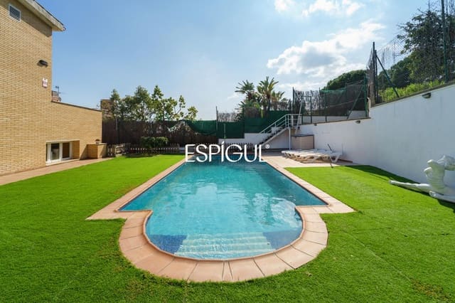 5 bedroom Villa for sale in Canet de Mar with pool garage - € 1,350,000 (Ref: 10016069)