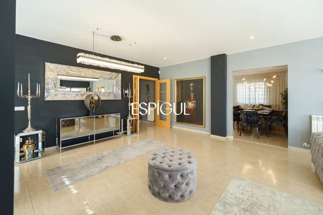 5 bedroom Villa for sale in Canet de Mar with pool garage - € 1,350,000 (Ref: 10016069)