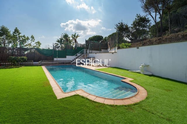 5 bedroom Villa for sale in Canet de Mar with pool garage - € 1,350,000 (Ref: 10016069)