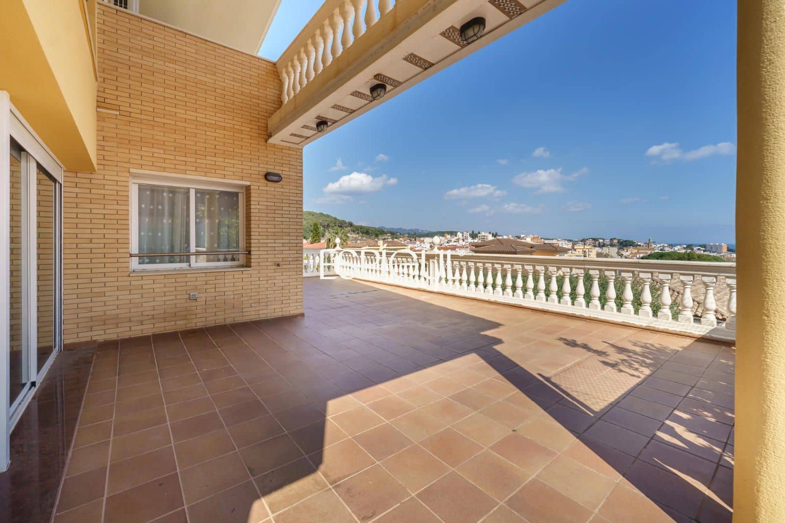 5 bedroom Villa for sale in Canet de Mar with pool garage - € 1,350,000 (Ref: 10016069)
