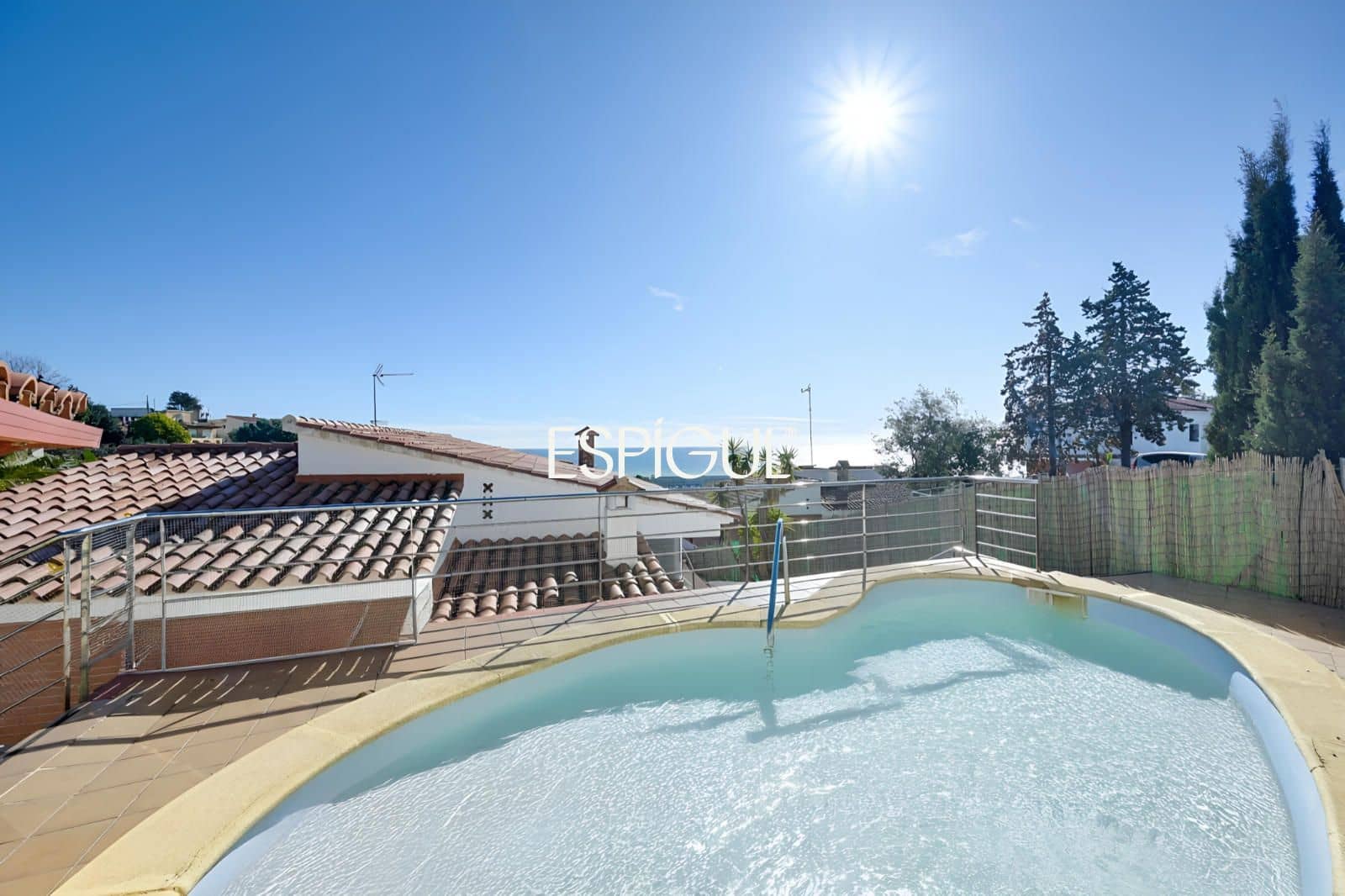 5 bedroom Villa for sale in Santa Susanna with pool garage - € 510,000 (Ref: 10016075)
