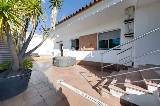 5 soverom Villa til salgs i Santa Susanna med svømmebasseng garasje - € 510 000 (Ref: 10016075)