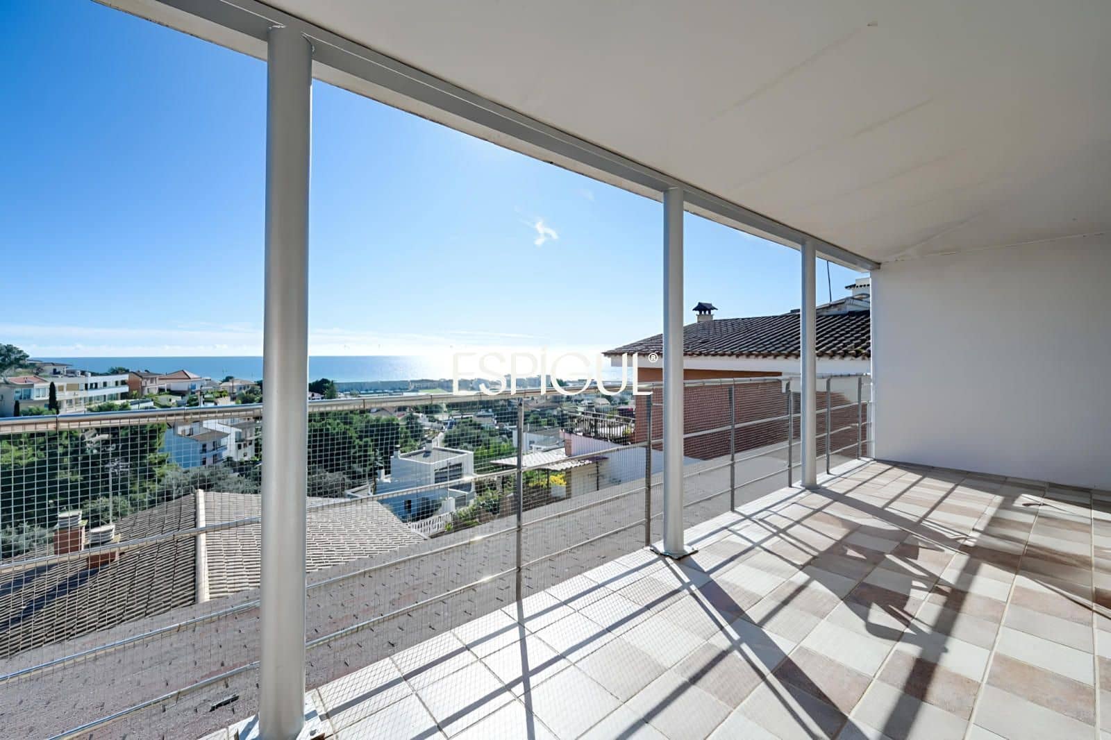 5 bedroom Villa for sale in Santa Susanna with pool garage - € 510,000 (Ref: 10016075)