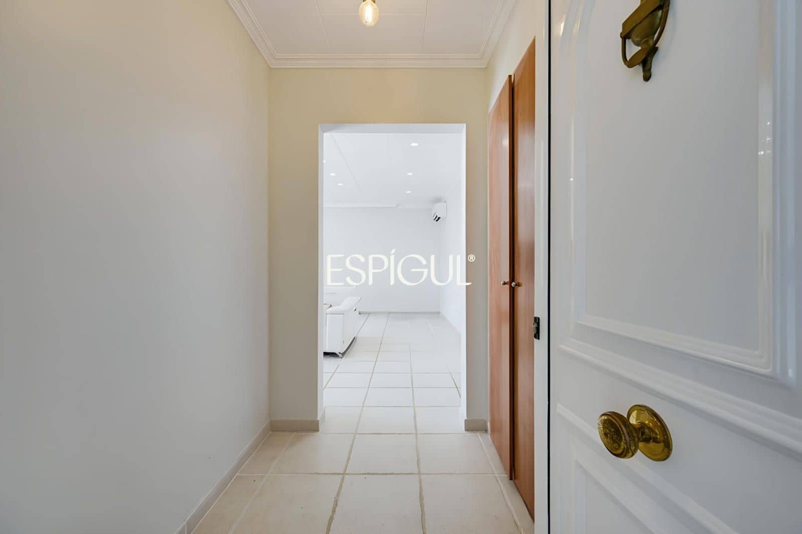 5 bedroom Villa for sale in Santa Susanna with pool garage - € 510,000 (Ref: 10016075)