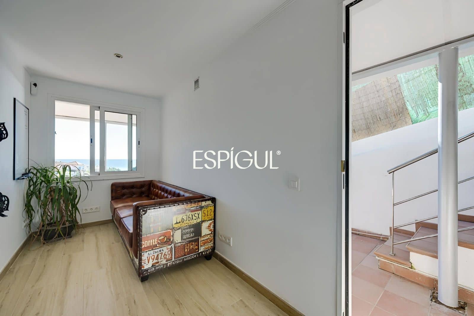 5 bedroom Villa for sale in Santa Susanna with pool garage - € 510,000 (Ref: 10016075)