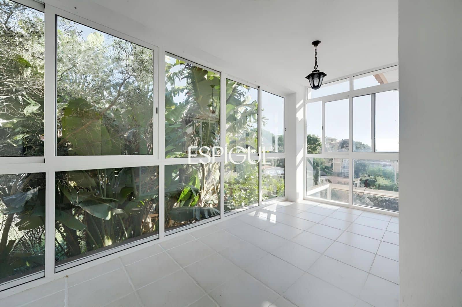 5 bedroom Villa for sale in Santa Susanna with pool garage - € 510,000 (Ref: 10016075)