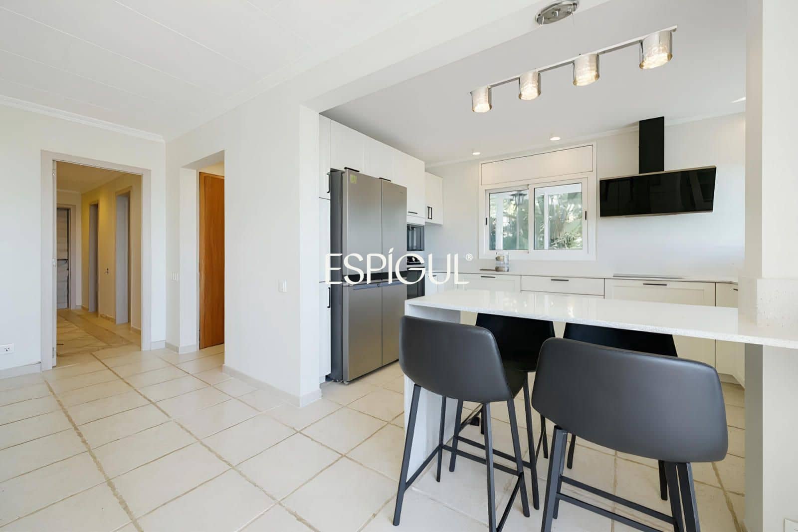 5 bedroom Villa for sale in Santa Susanna with pool garage - € 510,000 (Ref: 10016075)