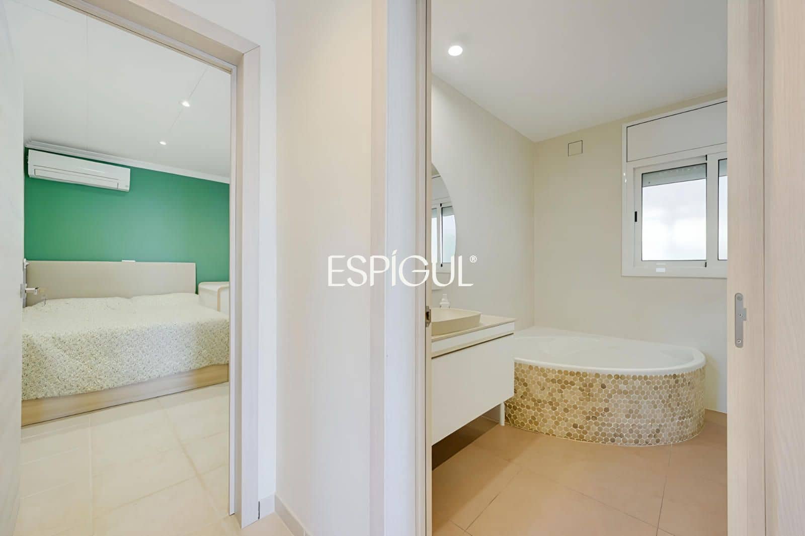5 bedroom Villa for sale in Santa Susanna with pool garage - € 510,000 (Ref: 10016075)