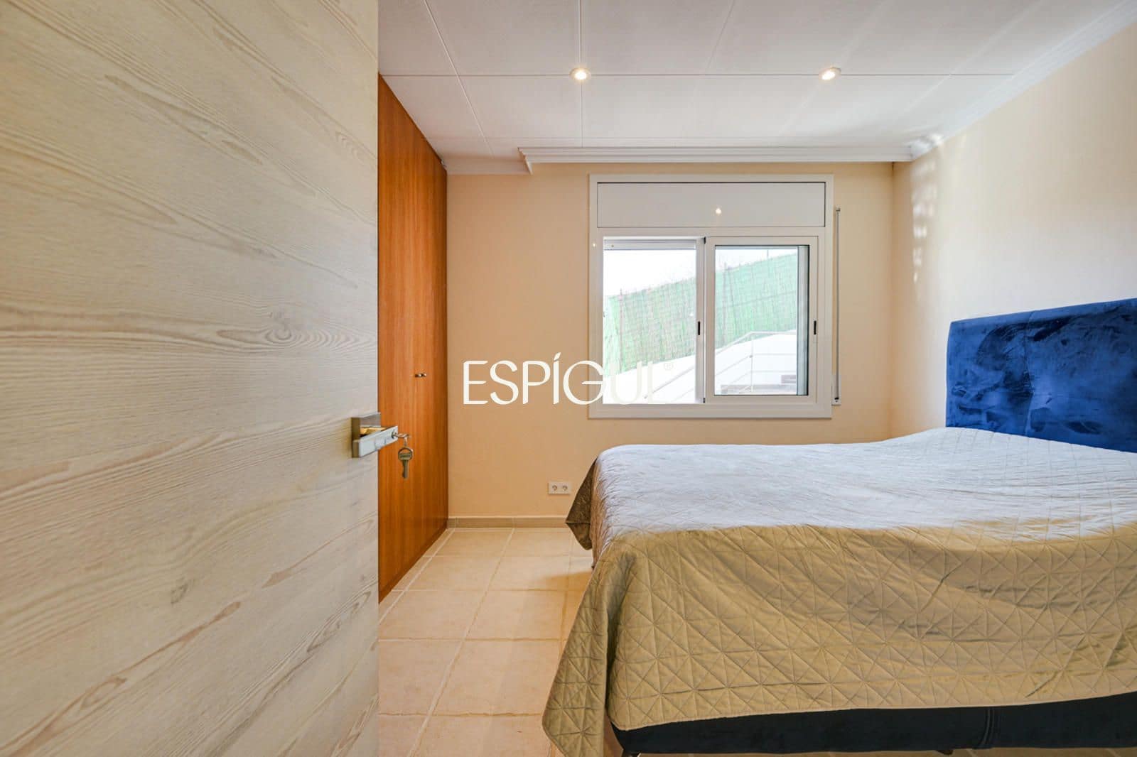 5 bedroom Villa for sale in Santa Susanna with pool garage - € 510,000 (Ref: 10016075)
