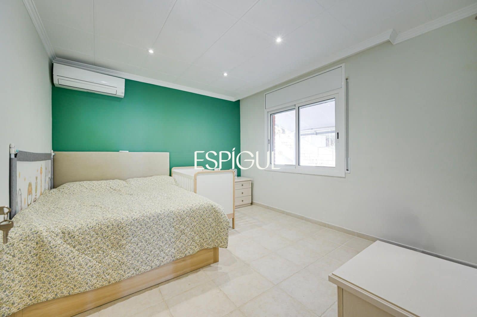 5 bedroom Villa for sale in Santa Susanna with pool garage - € 510,000 (Ref: 10016075)