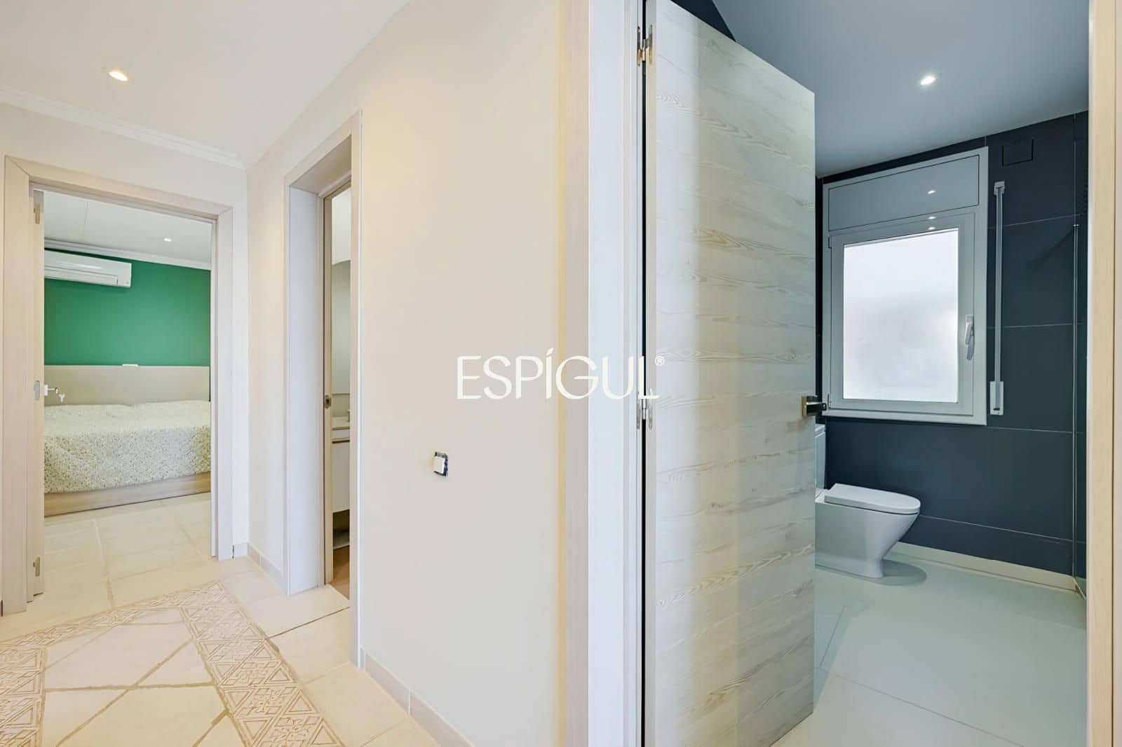 5 bedroom Villa for sale in Santa Susanna with pool garage - € 510,000 (Ref: 10016075)