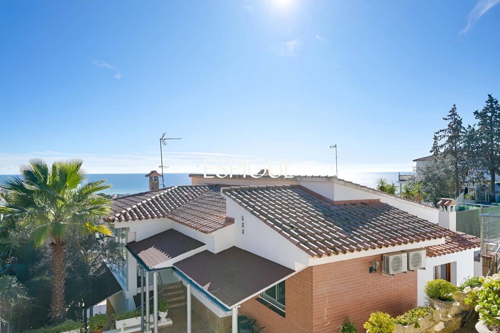 5 bedroom Villa for sale in Santa Susanna with pool garage - € 510,000 (Ref: 10016075)