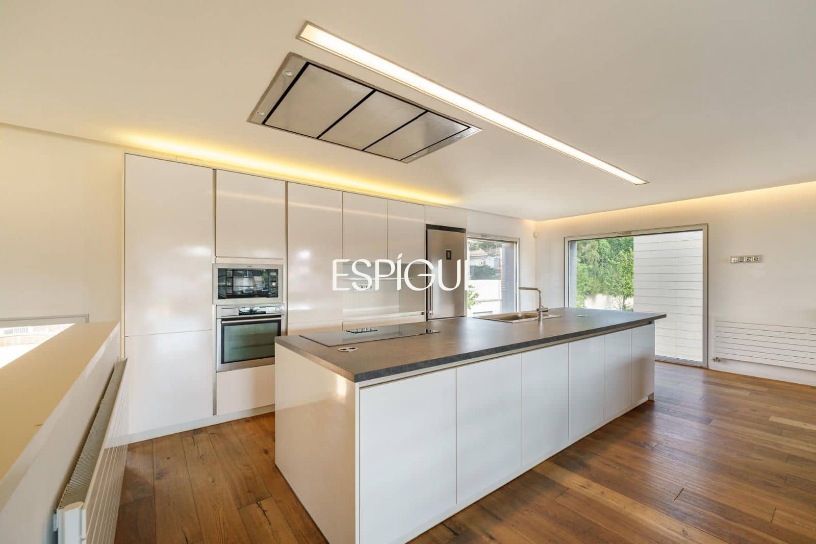 Piso de 4 habitaciones en Tiana en venta con piscina garaje - 998.000 € (Ref: 10016079)