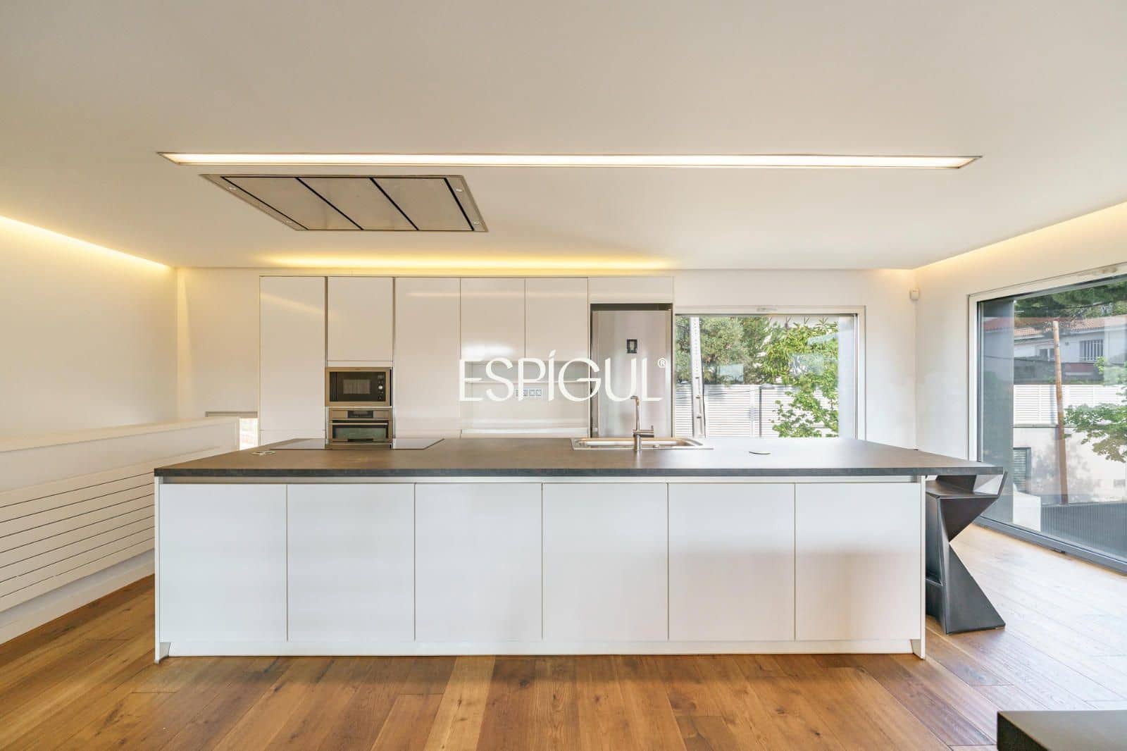 Piso de 4 habitaciones en Tiana en venta con piscina garaje - 998.000 € (Ref: 10016079)