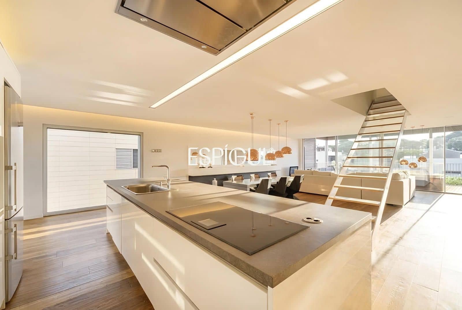 Piso de 4 habitaciones en Tiana en venta con piscina garaje - 998.000 € (Ref: 10016079)
