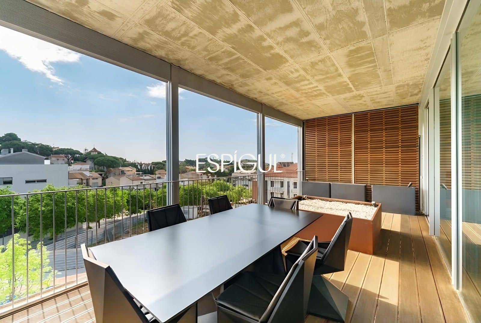 Piso de 4 habitaciones en Tiana en venta con piscina garaje - 998.000 € (Ref: 10016079)