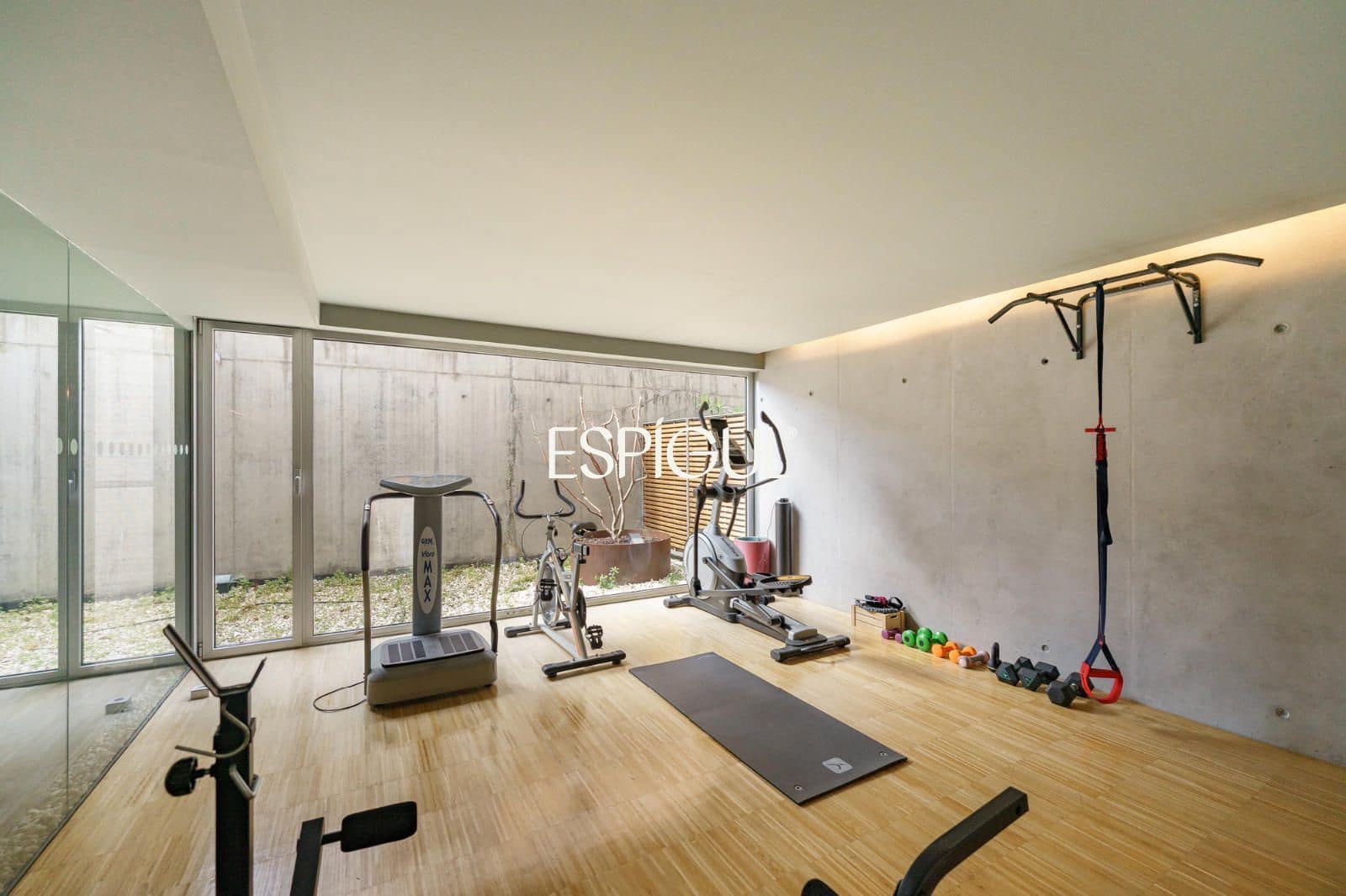 Piso de 4 habitaciones en Tiana en venta con piscina garaje - 998.000 € (Ref: 10016079)