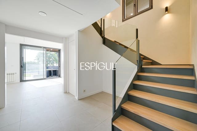 Chalet de 4 habitaciones en Sant Vicenç de Montalt en venta con piscina garaje - 889.000 € (Ref: 10016083)