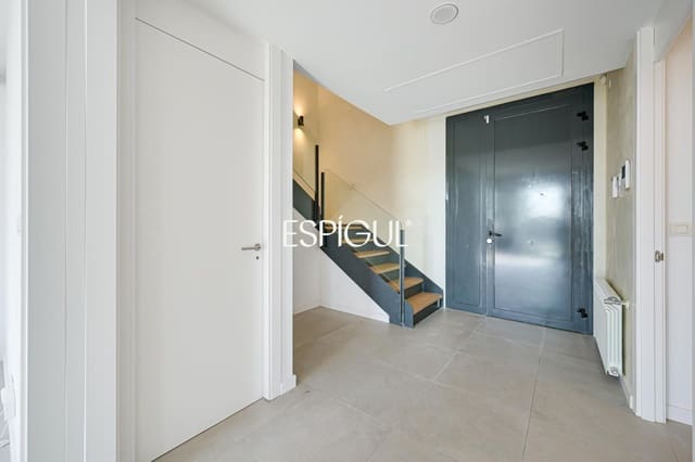 Chalet de 4 habitaciones en Sant Vicenç de Montalt en venta con piscina garaje - 889.000 € (Ref: 10016083)