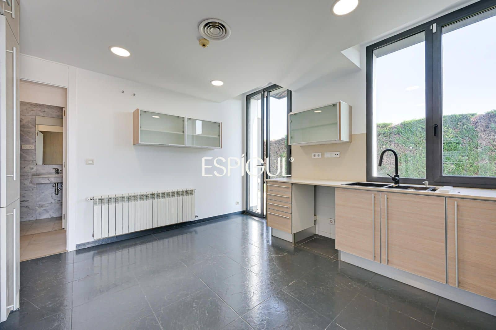 Chalet de 4 habitaciones en Sant Vicenç de Montalt en venta con piscina garaje - 889.000 € (Ref: 10016083)