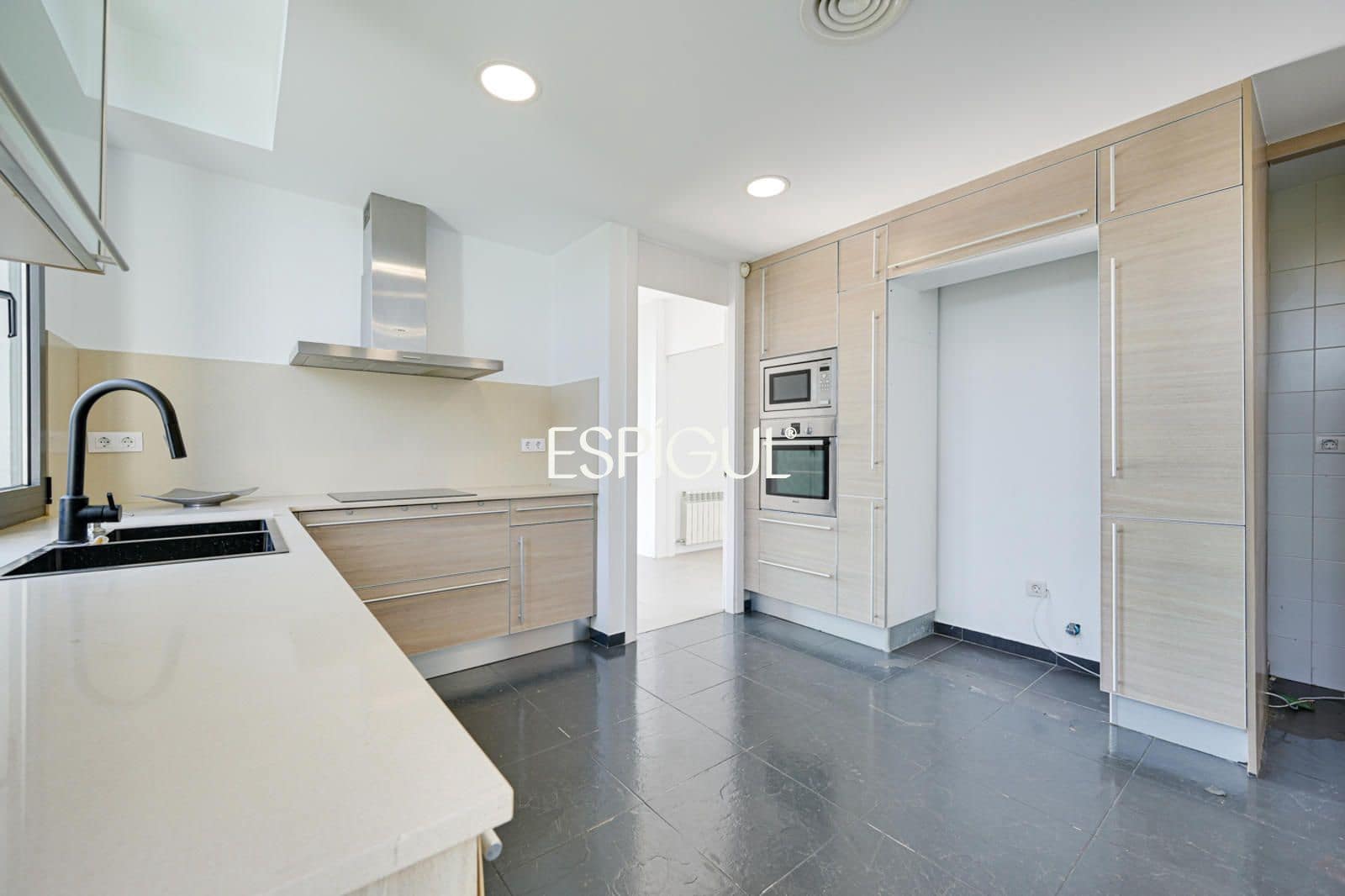 Chalet de 4 habitaciones en Sant Vicenç de Montalt en venta con piscina garaje - 889.000 € (Ref: 10016083)