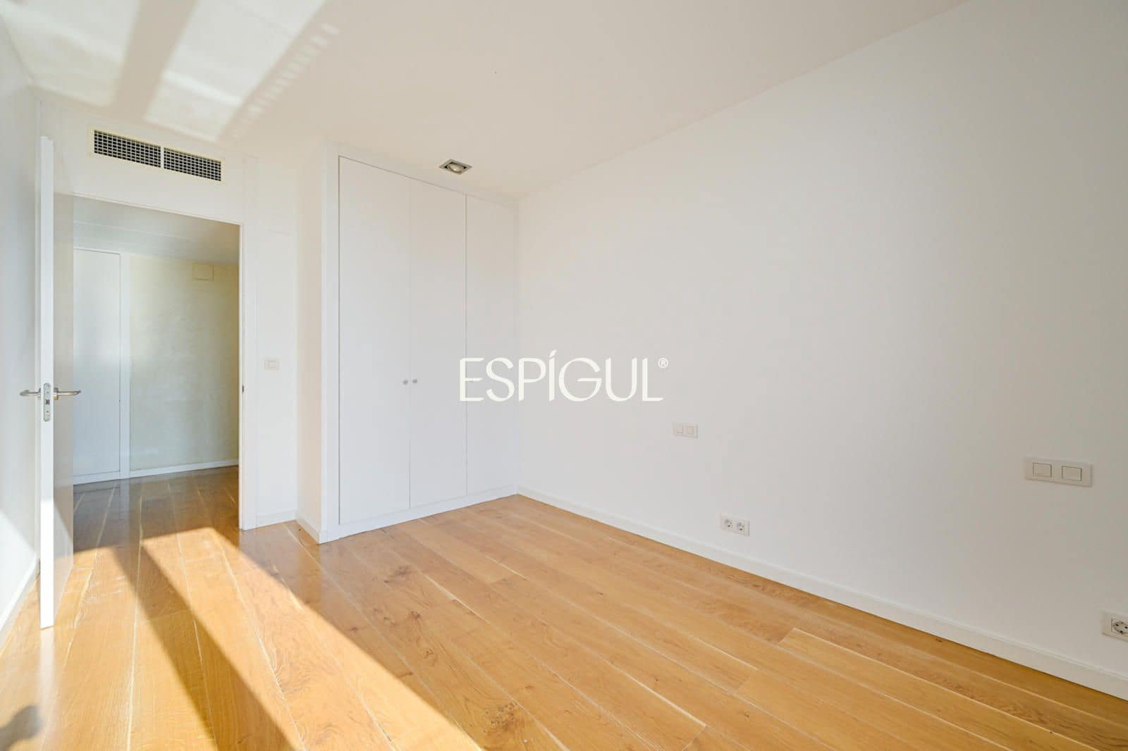 Chalet de 4 habitaciones en Sant Vicenç de Montalt en venta con piscina garaje - 889.000 € (Ref: 10016083)