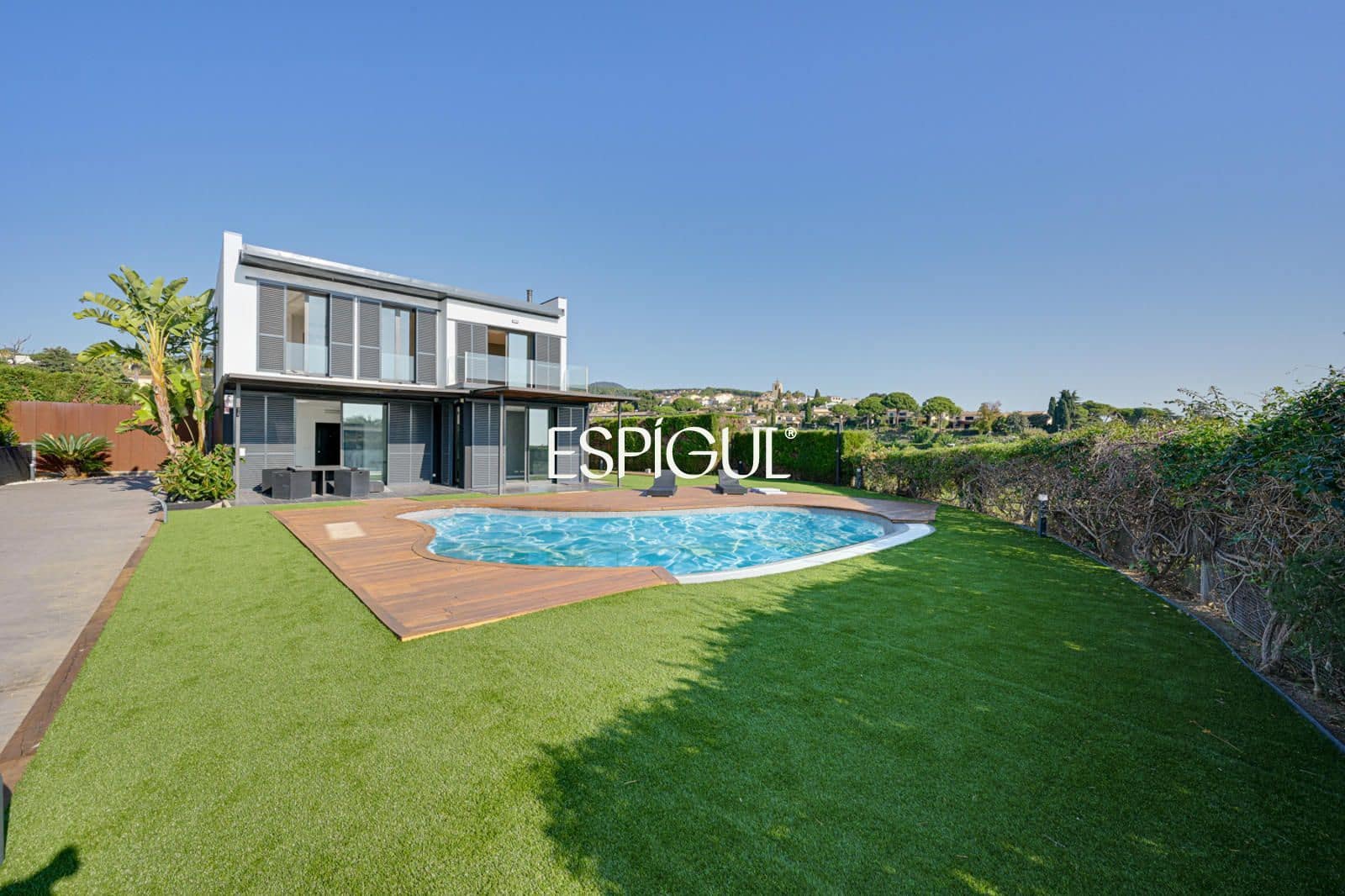 Chalet de 4 habitaciones en Sant Vicenç de Montalt en venta con piscina garaje - 889.000 € (Ref: 10016083)