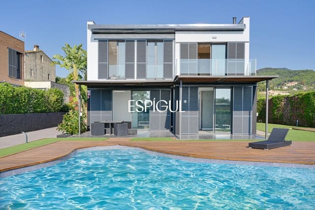 Chalet de 4 habitaciones en Sant Vicenç de Montalt en venta con piscina garaje - 889.000 € (Ref: 10016083)