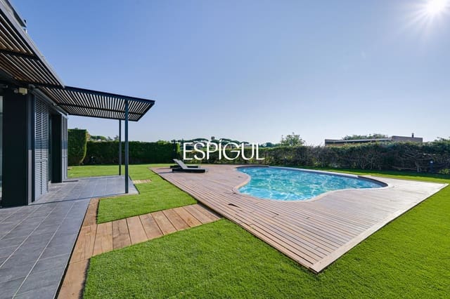 Chalet de 4 habitaciones en Sant Vicenç de Montalt en venta con piscina garaje - 889.000 € (Ref: 10016083)