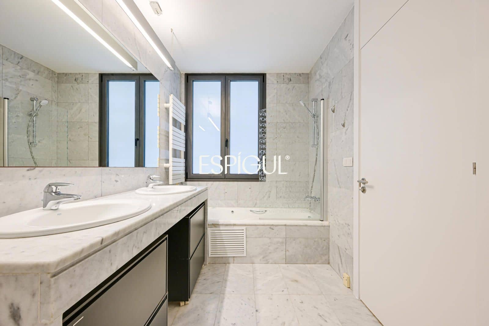 Chalet de 4 habitaciones en Sant Vicenç de Montalt en venta con piscina garaje - 889.000 € (Ref: 10016083)