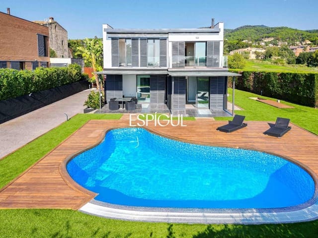 Chalet de 4 habitaciones en Sant Vicenç de Montalt en venta con piscina garaje - 889.000 € (Ref: 10016083)