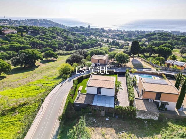 Chalet de 4 habitaciones en Sant Vicenç de Montalt en venta con piscina garaje - 889.000 € (Ref: 10016083)