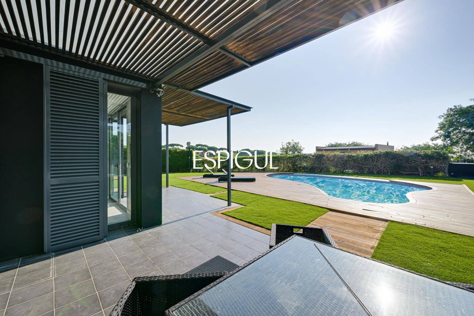 Chalet de 4 habitaciones en Sant Vicenç de Montalt en venta con piscina garaje - 889.000 € (Ref: 10016083)