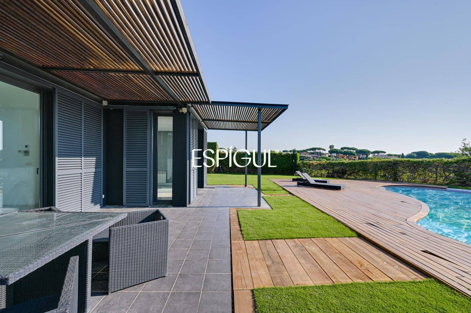 Chalet de 4 habitaciones en Sant Vicenç de Montalt en venta con piscina garaje - 889.000 € (Ref: 10016083)