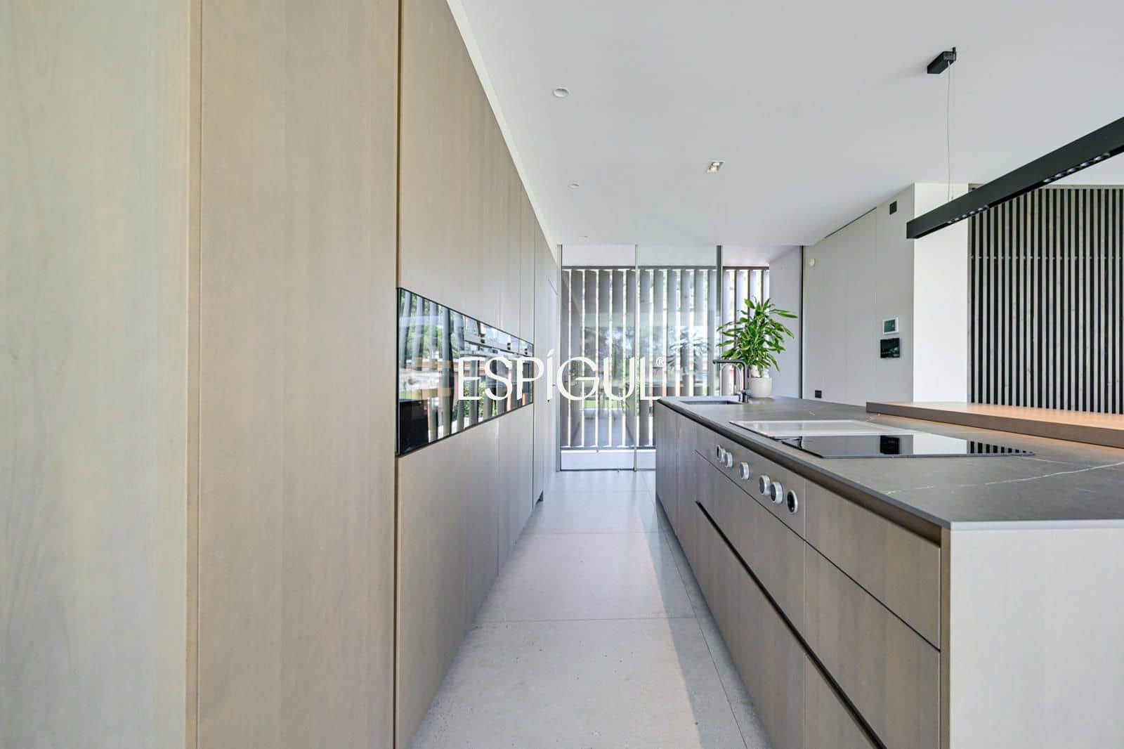 4 Zimmer Villa zu verkaufen in Vallromanes mit Pool Garage - 1.350.000 € (Ref: 10016084)