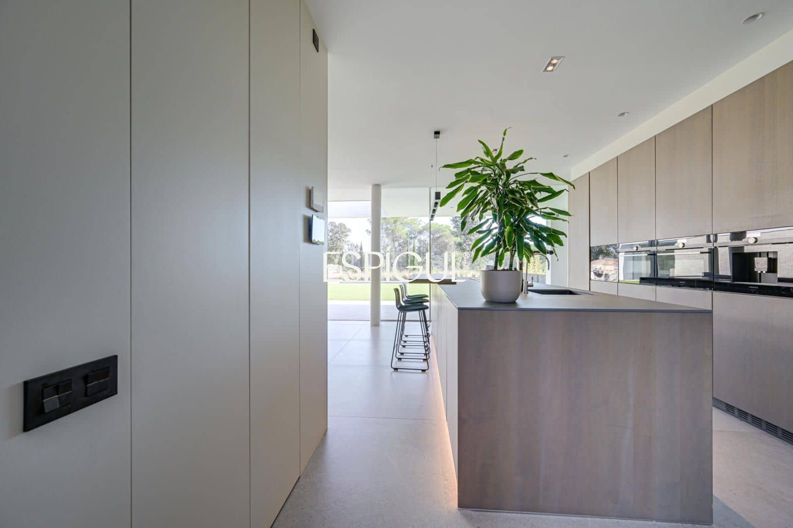 4 Zimmer Villa zu verkaufen in Vallromanes mit Pool Garage - 1.350.000 € (Ref: 10016084)