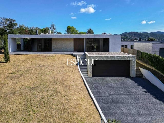 4 Zimmer Villa zu verkaufen in Vallromanes mit Pool Garage - 1.350.000 € (Ref: 10016084)