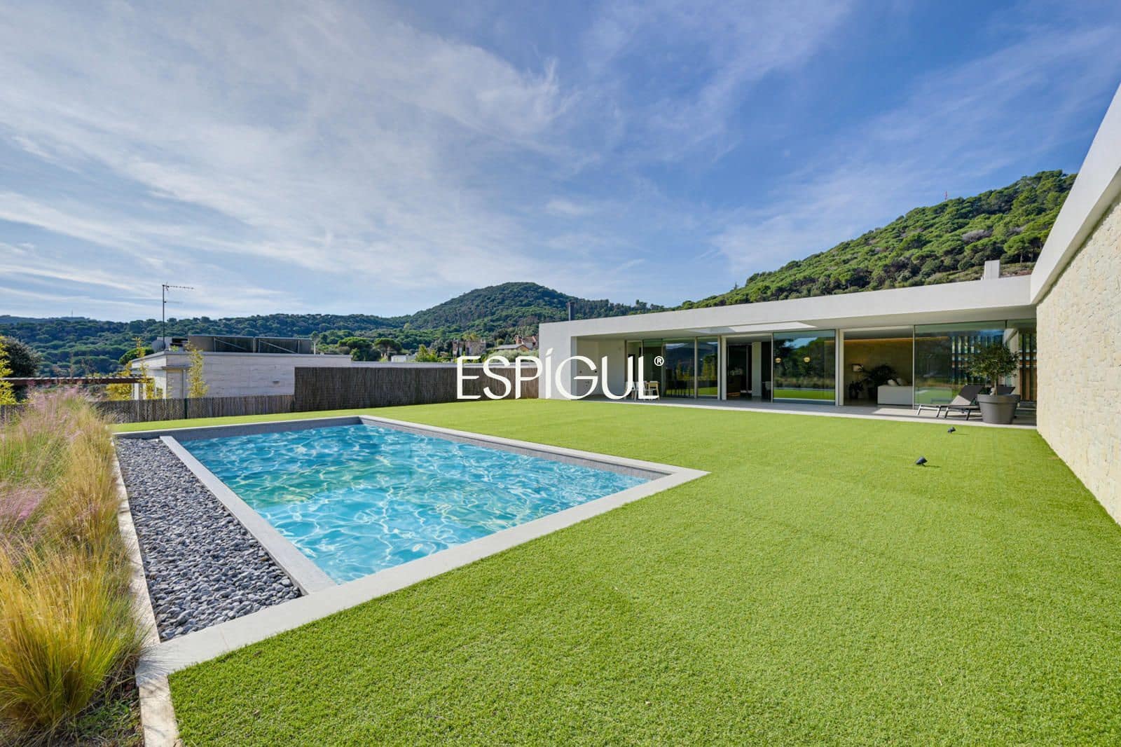 4 Zimmer Villa zu verkaufen in Vallromanes mit Pool Garage - 1.350.000 € (Ref: 10016084)