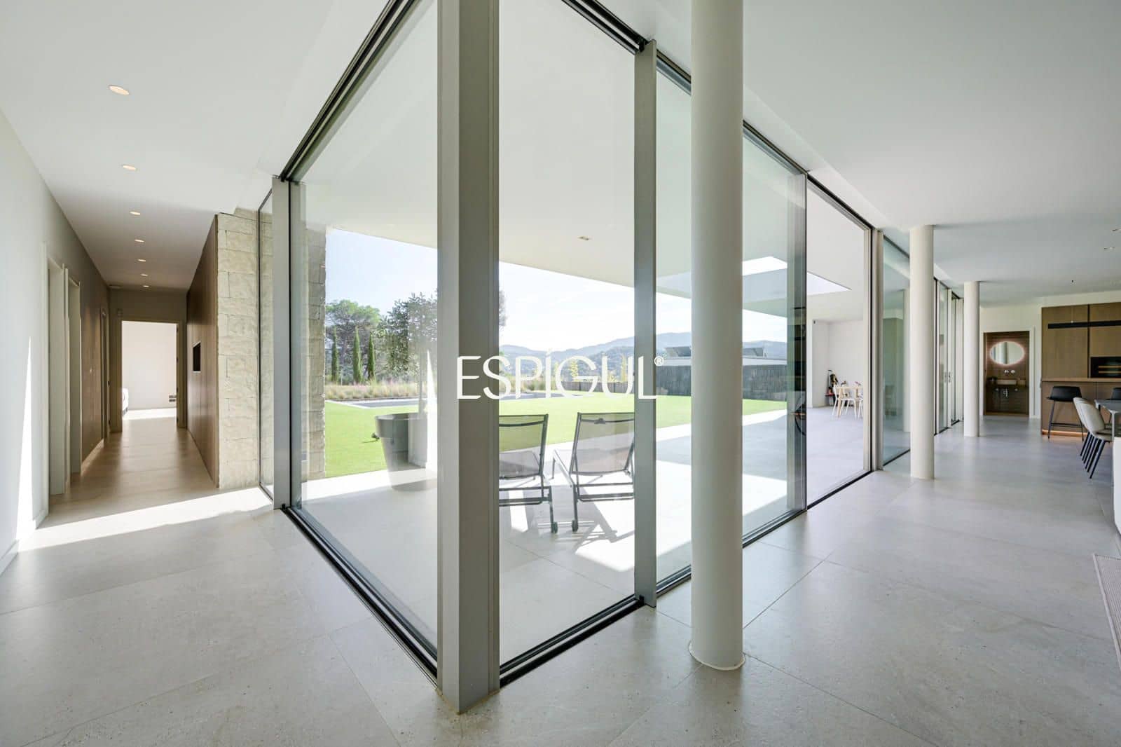 4 Zimmer Villa zu verkaufen in Vallromanes mit Pool Garage - 1.350.000 € (Ref: 10016084)