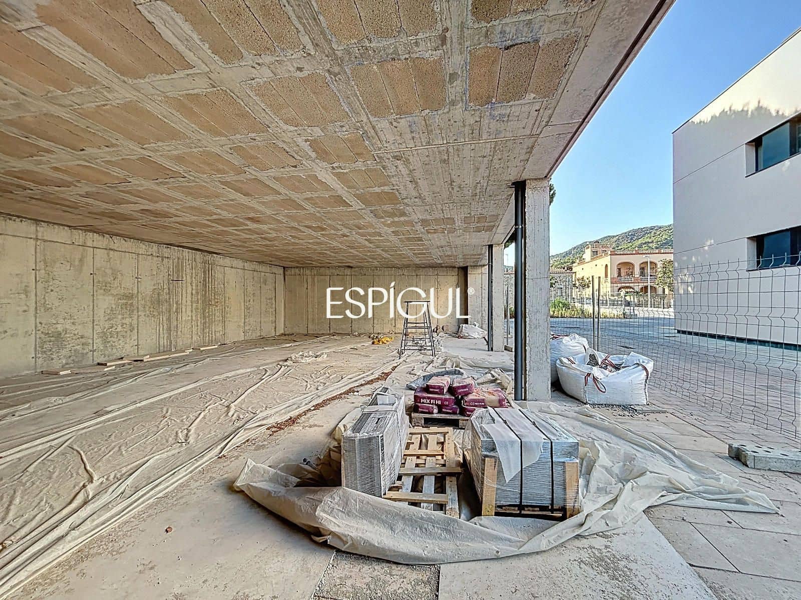 Comercial para arrendar em Teia - 1 600 € (Ref: 10016086)
