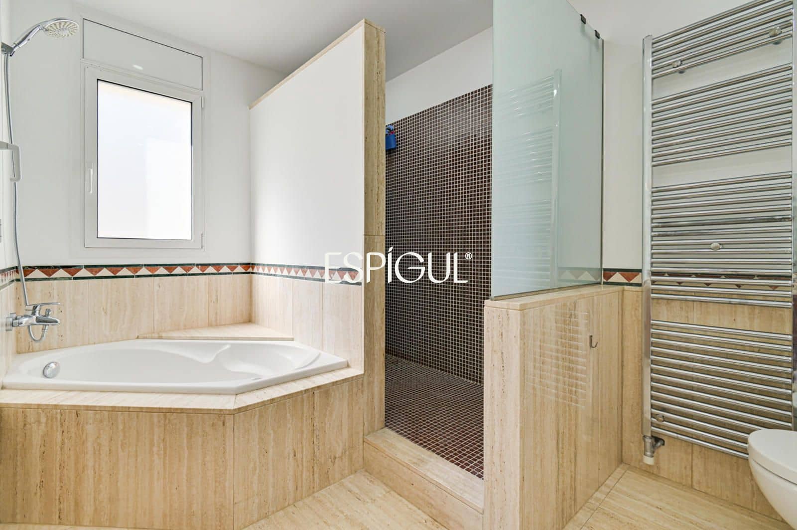 Chalet de 5 habitaciones en Alella en venta con piscina garaje - 1.200.000 € (Ref: 10060185)