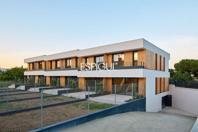 3 bedroom Townhouse for sale in Palafolls with garage - € 700,687 (Ref: 10093933)