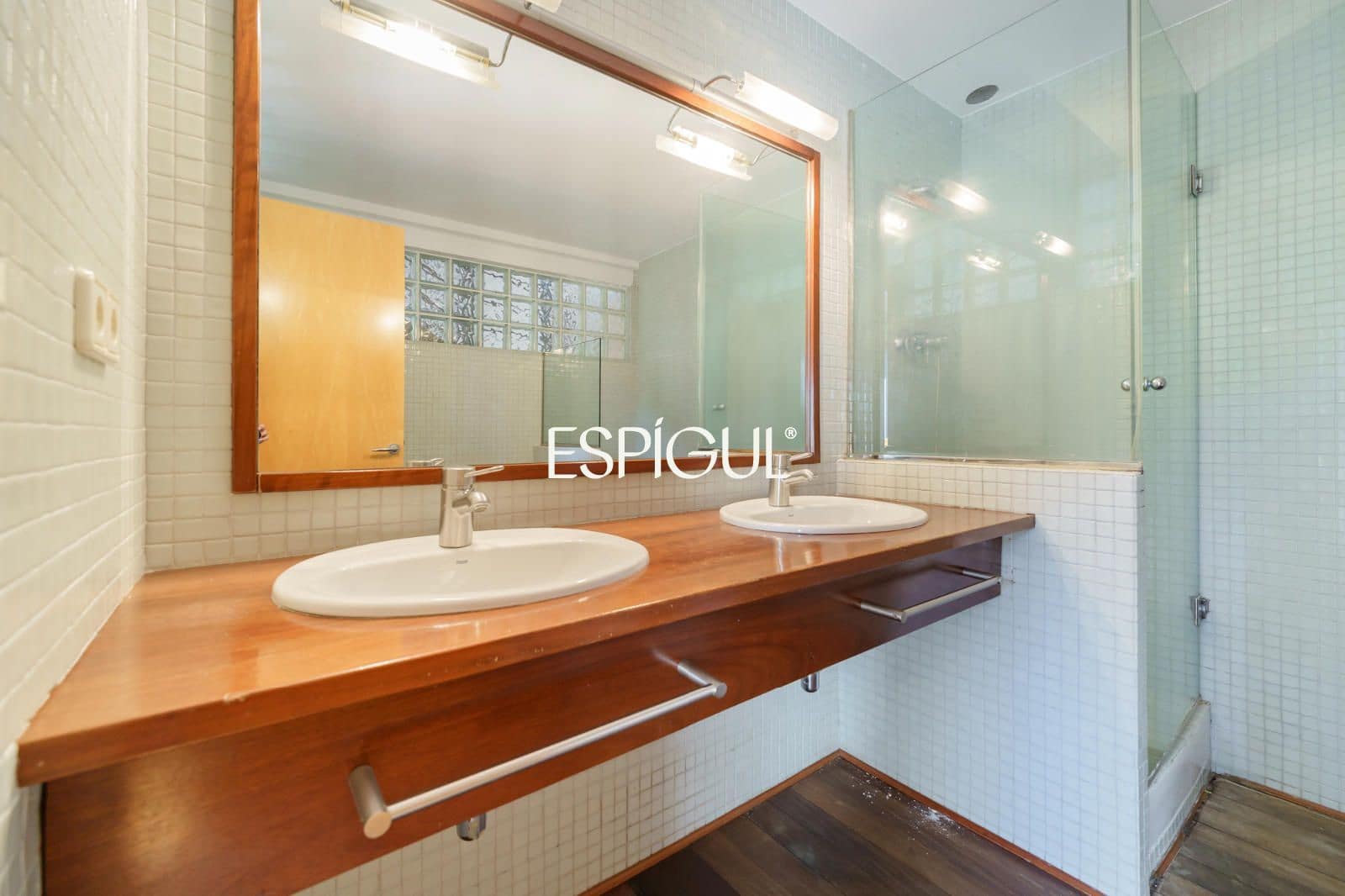 5 quarto Casa em Banda para venda em Premia de Dalt com garagem - 775 000 € (Ref: 10121052)