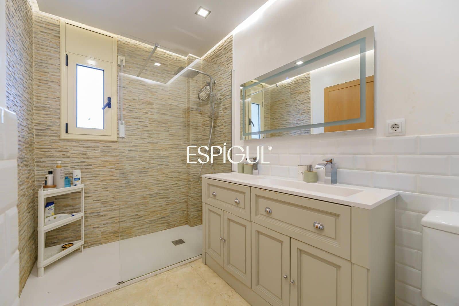 Casa de 5 habitaciones en Vallromanes en venta con piscina garaje - 725.000 € (Ref: 10130139)