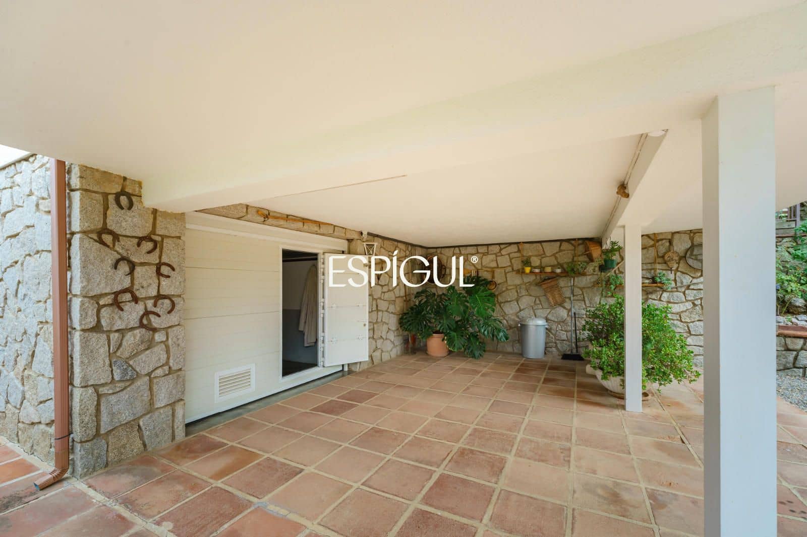 4 soveværelse Villa til salg i Vallromanes med swimmingpool garage - € 799.500 (Ref: 10135004)